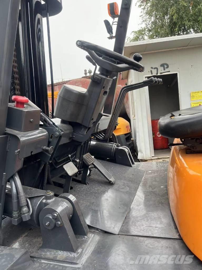 TCM FD 100 柴油叉车