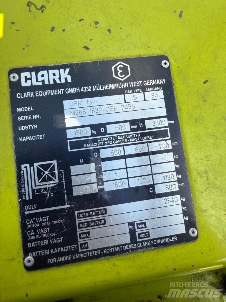 Clark GCM15 天然气叉车