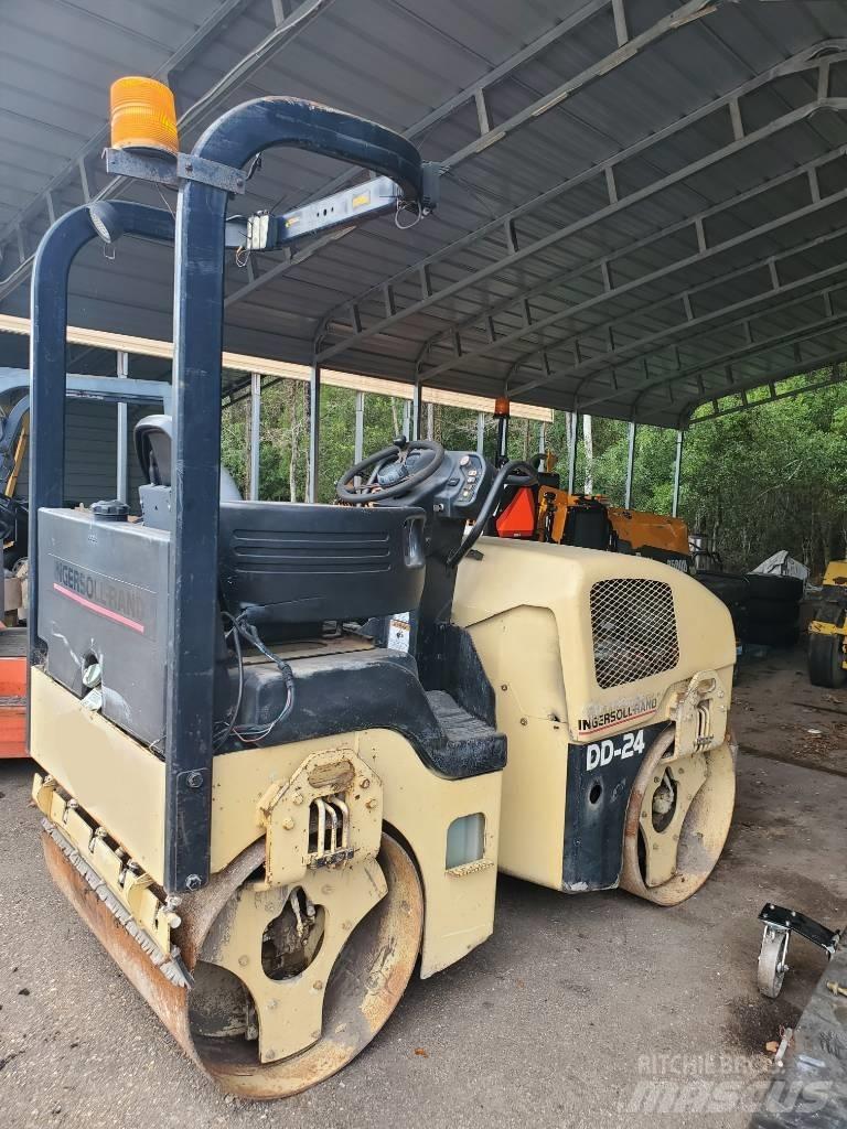 Ingersoll Rand DD 24 双轮压路机