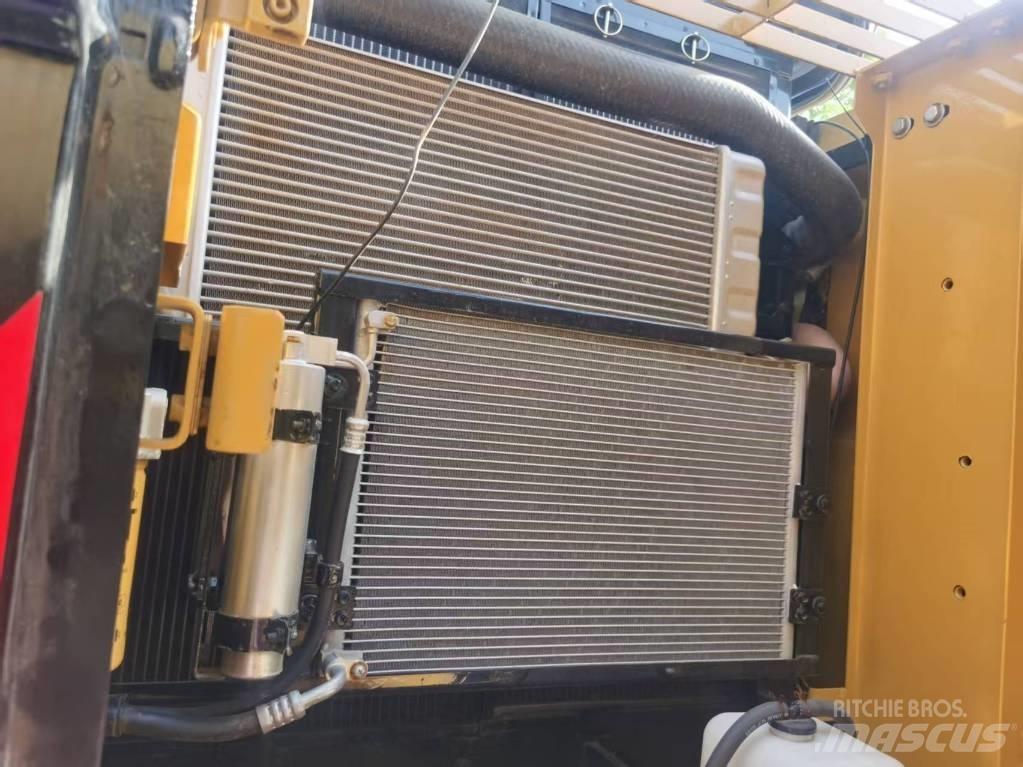 CAT 320d2 履带挖掘机