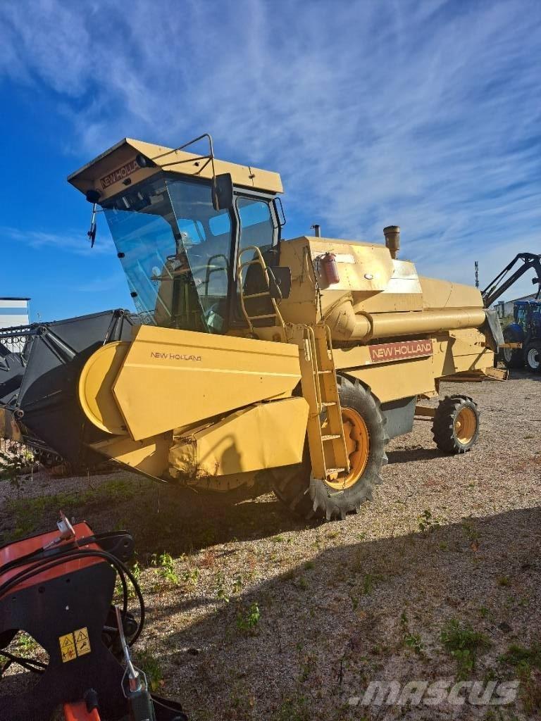 New Holland 8030 H 联合收割机