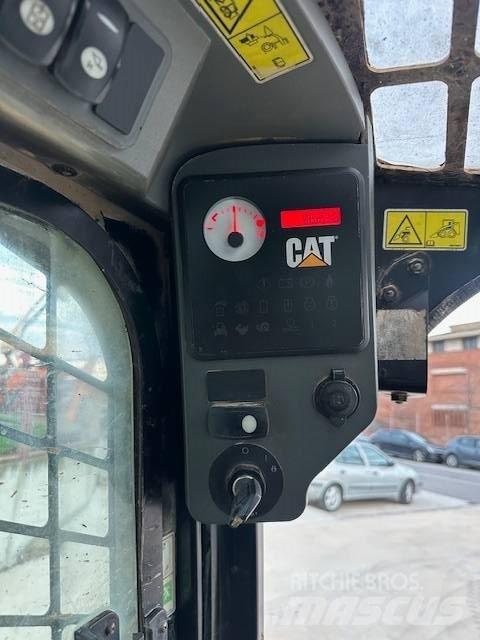 CAT 246 C 滑移装载机