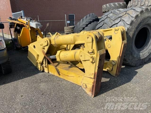 CAT D 8 R Ripper 其他组件