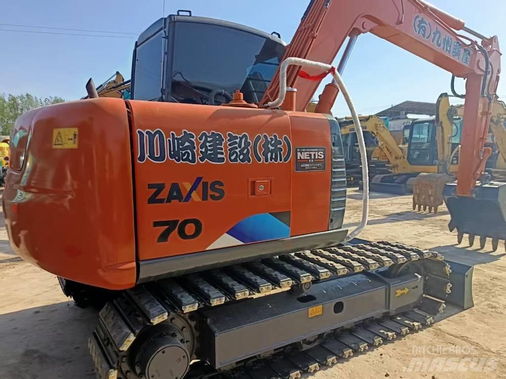Hitachi ZX 70 中型挖掘机