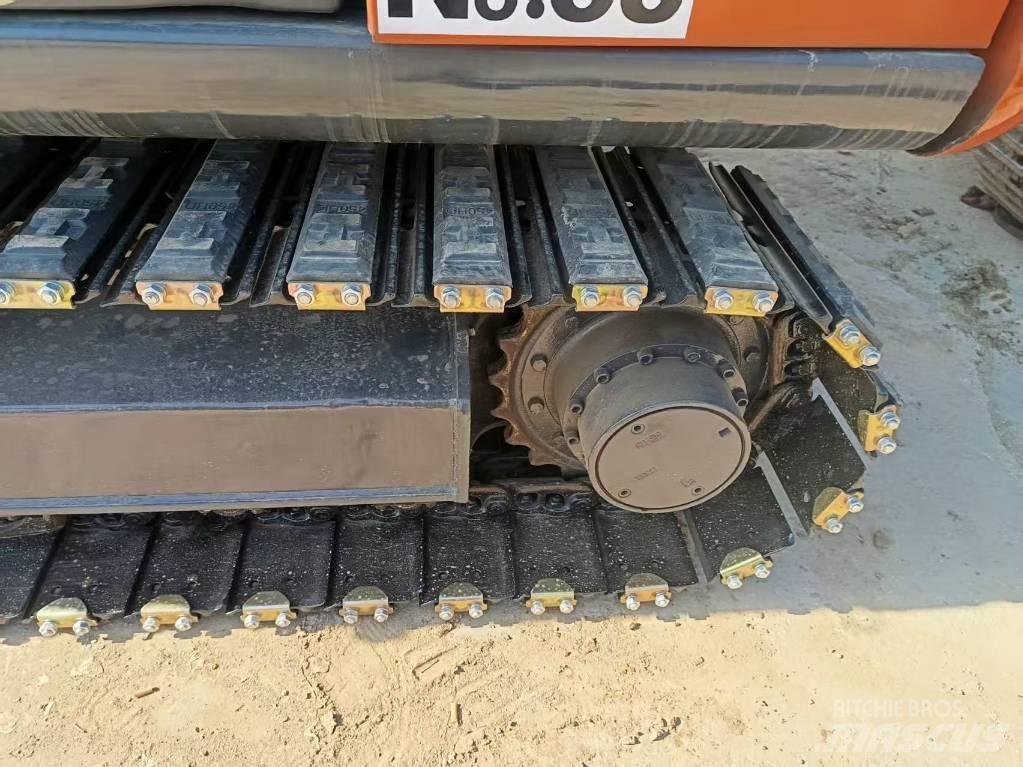 Hitachi ZX 70 中型挖掘机