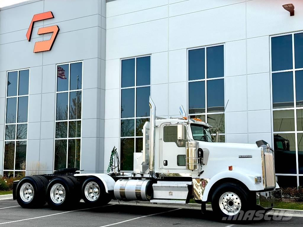 Kenworth W 900 牵引车