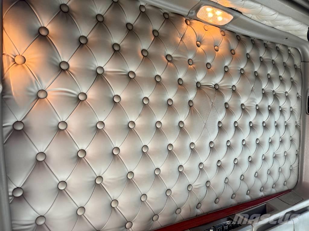 Kenworth W 900 牵引车