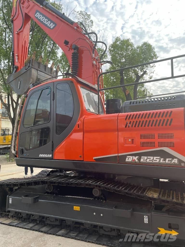 Doosan DX 225 中型挖掘机
