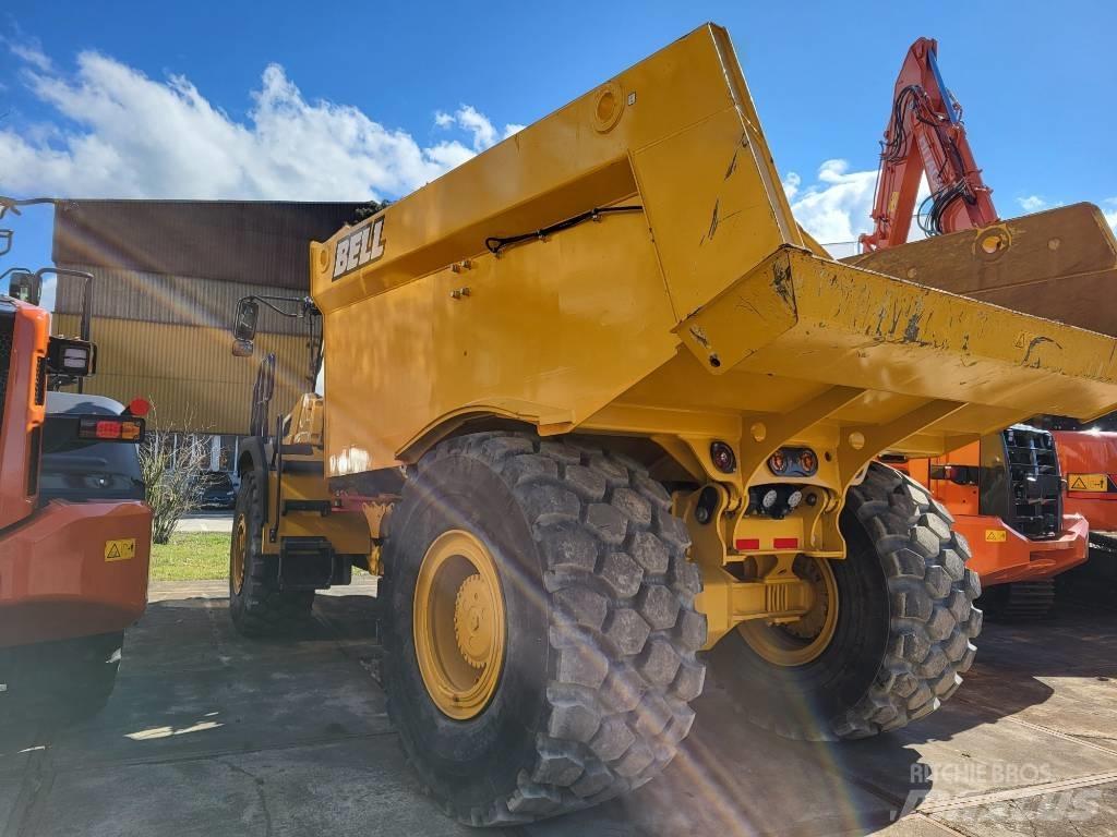 Bell B30E 4x4 铰接式自卸车