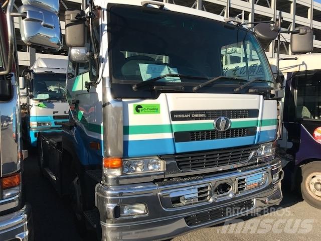 UD KL-CK482BAT 牵引车
