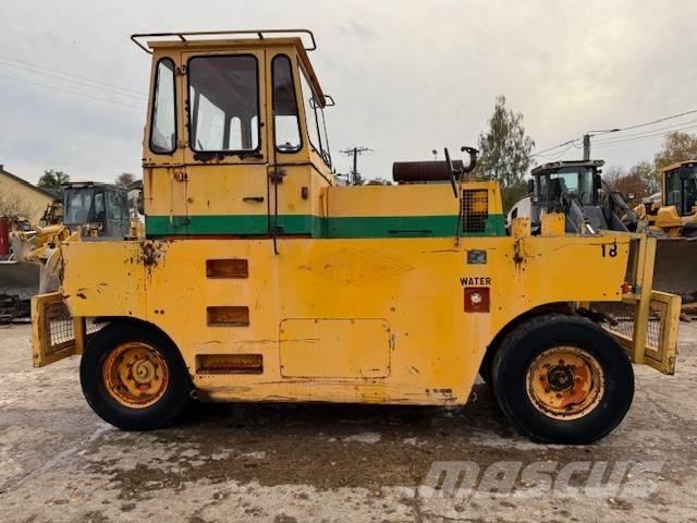 Hamm GRW 15 胶轮压路机