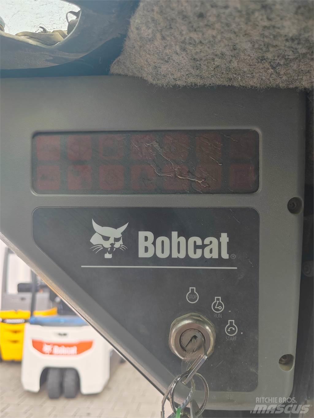 Bobcat T140 履带挖掘机