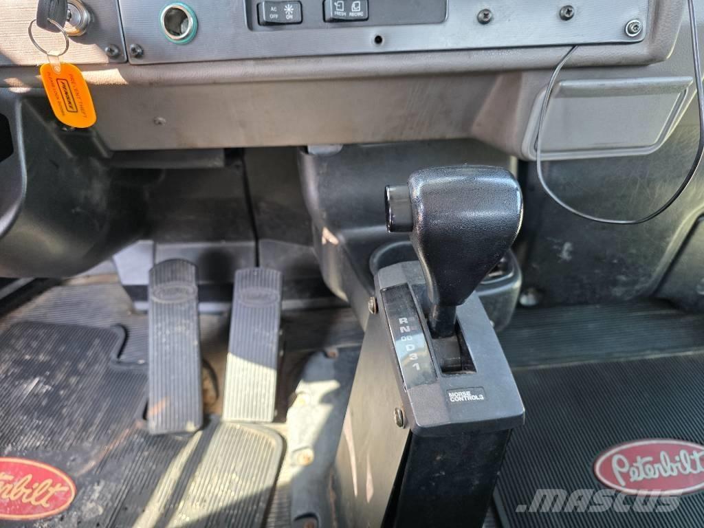 Peterbilt 335 平板车