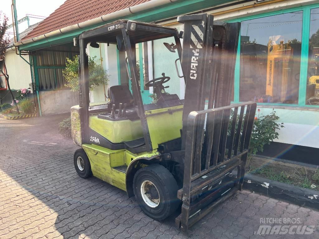 Clark CDP 25 V-4169 柴油叉车