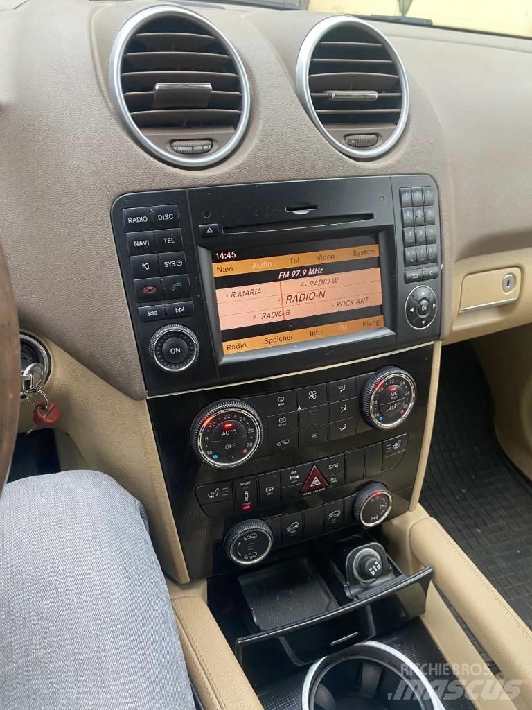 Mercedes-Benz ML 320 汽车