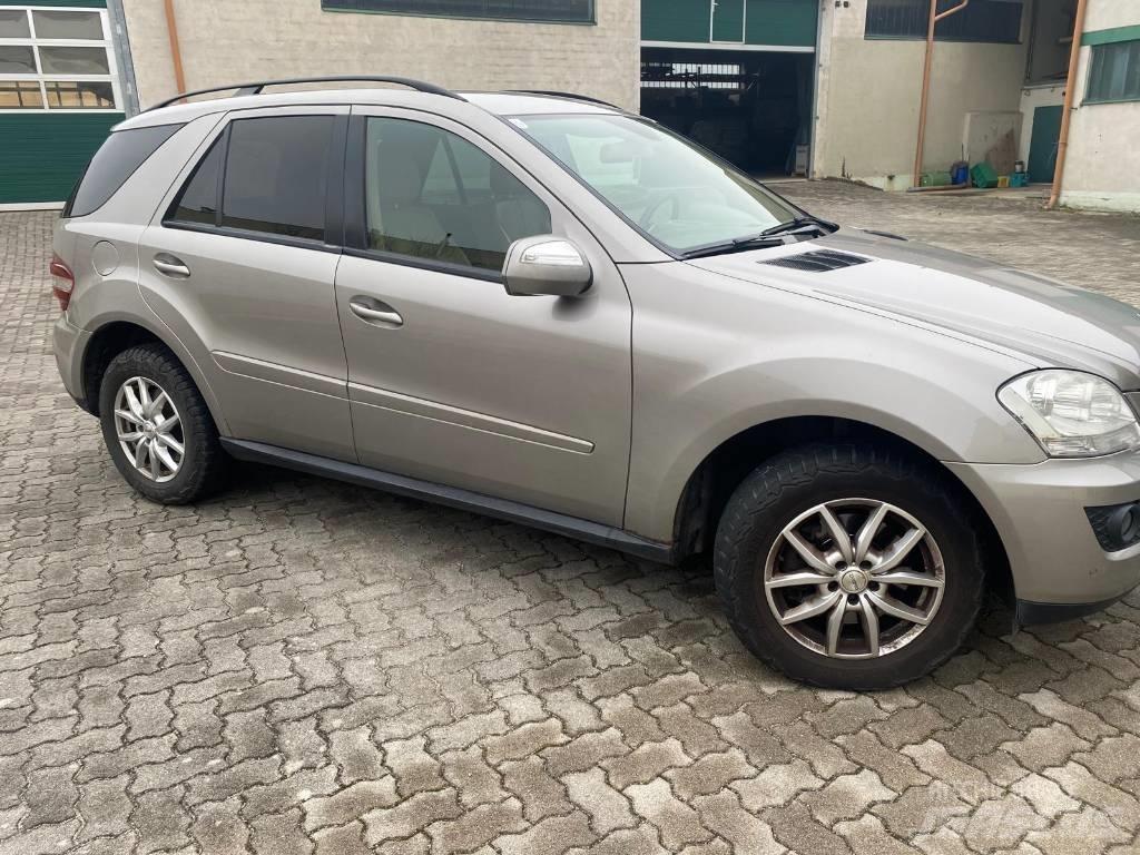 Mercedes-Benz ML 320 汽车