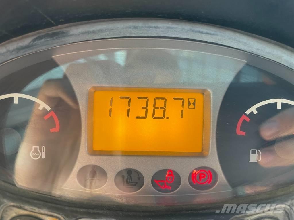 Bobcat T 590 滑移装载机