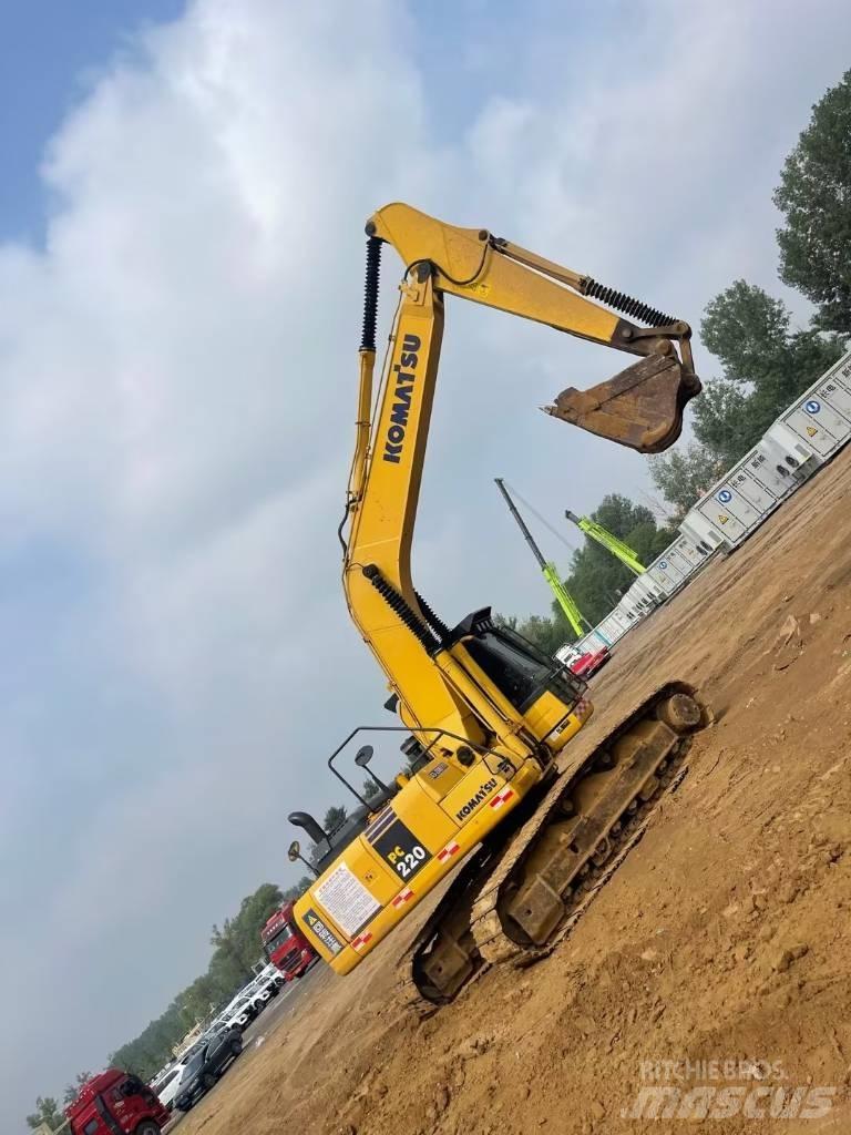 Komatsu pc220-8 履带挖掘机