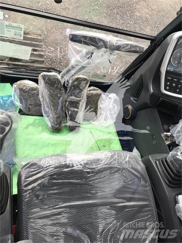 Hyundai HX300L 履带挖掘机