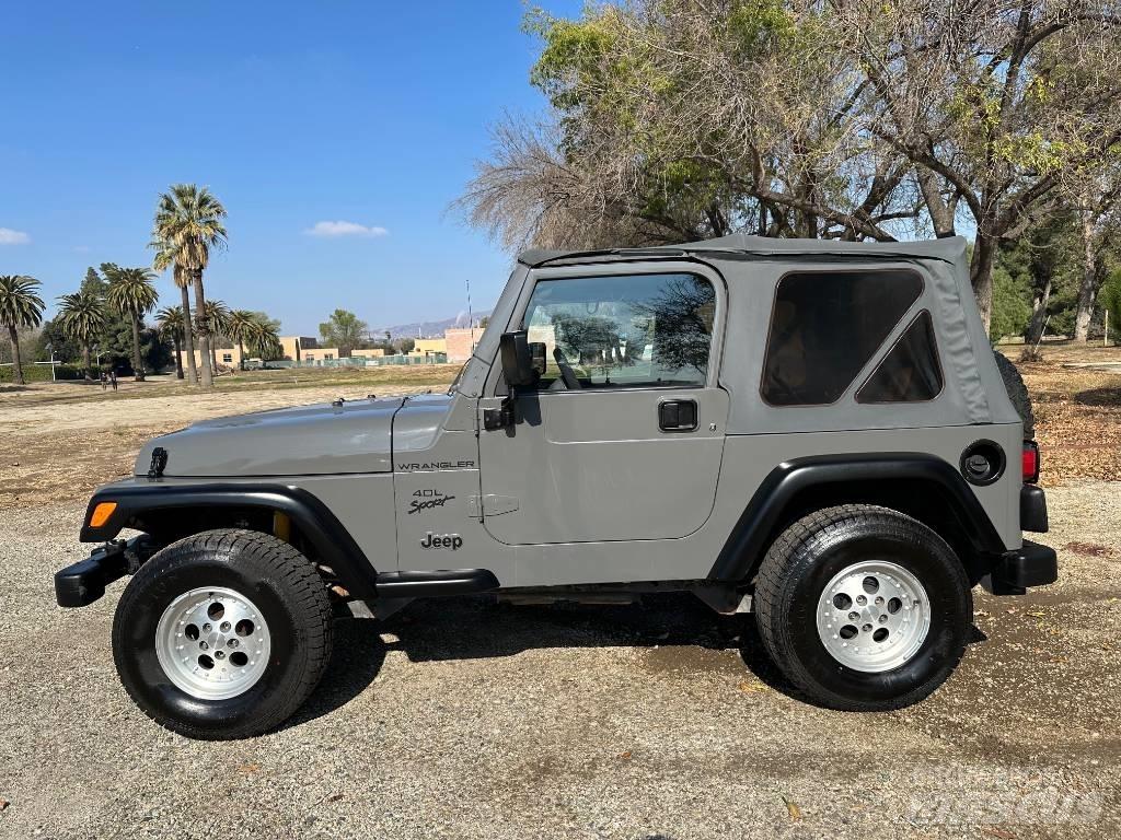 Jeep Wrangler Sport 汽车