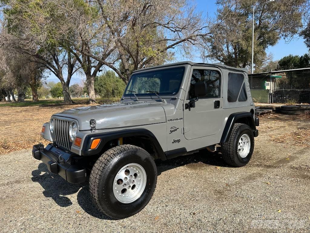 Jeep Wrangler Sport 汽车