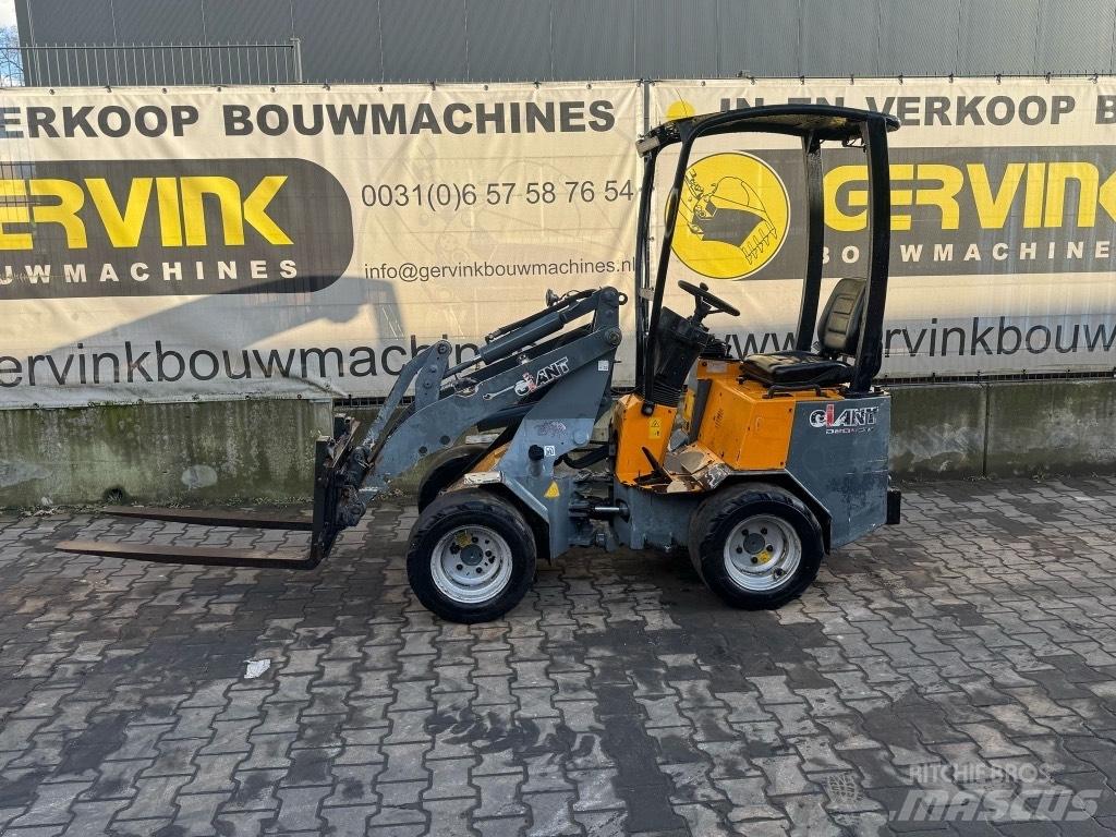 GiANT D 204 SW 小型装载机