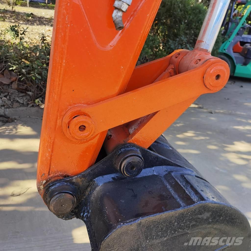 Hitachi ZX70 中型挖掘机