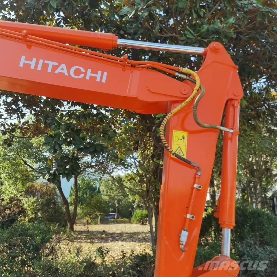 Hitachi ZX70 中型挖掘机