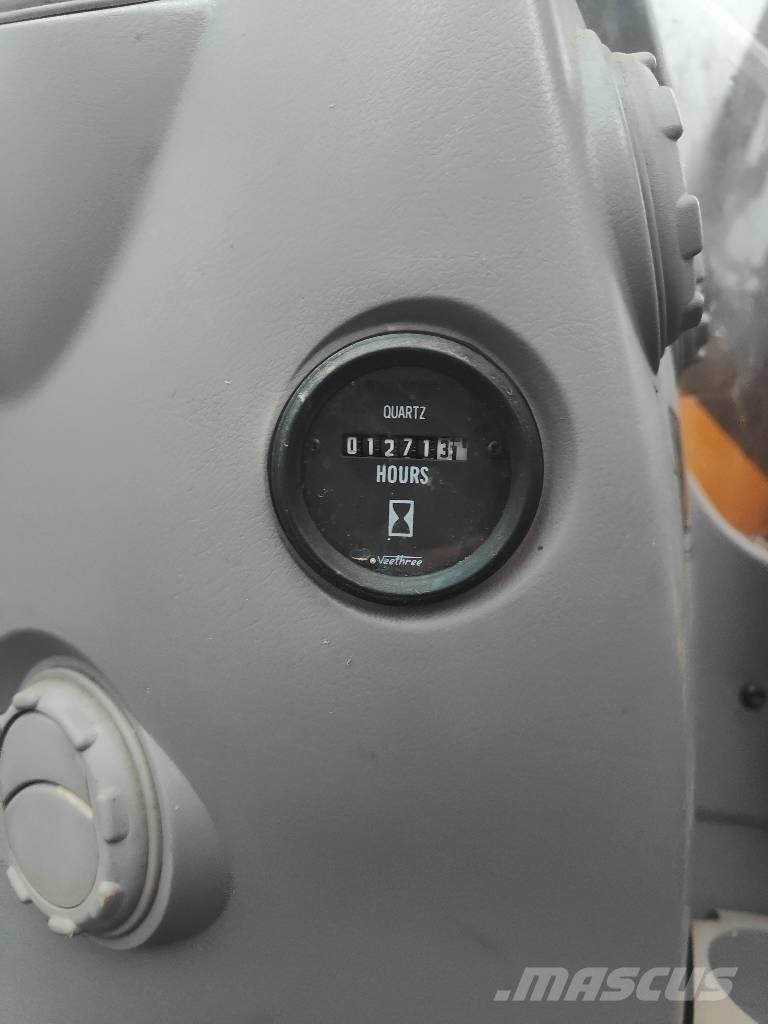Volvo ECR 235 C L 履带挖掘机