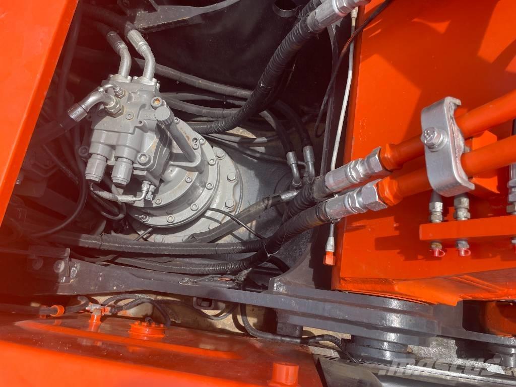 Hitachi ZX 200 履带挖掘机