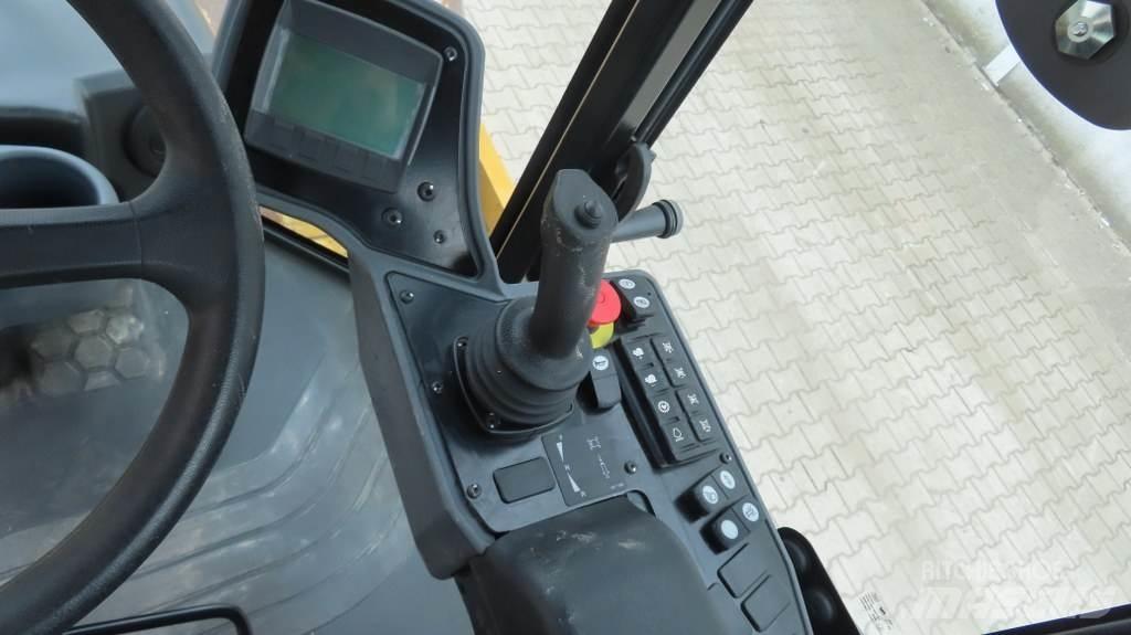 CAT CS13 单轮压路机