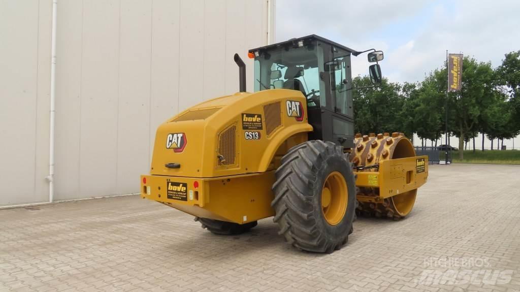 CAT CS13 单轮压路机