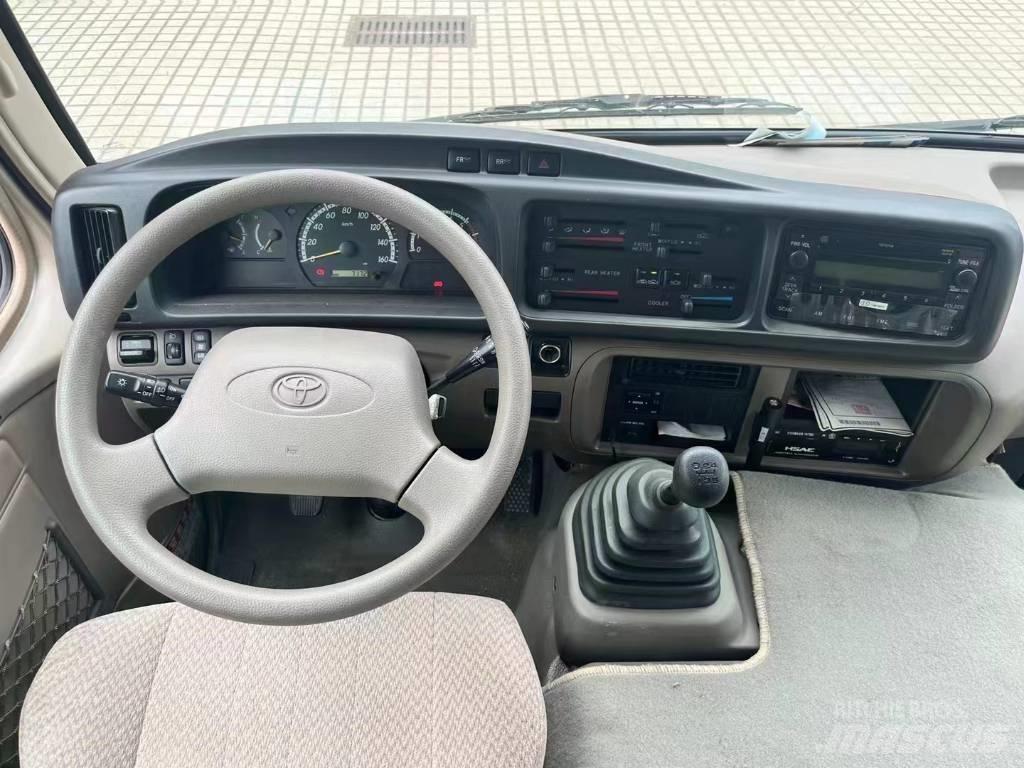 Toyota Coaster Bus 迷你巴士