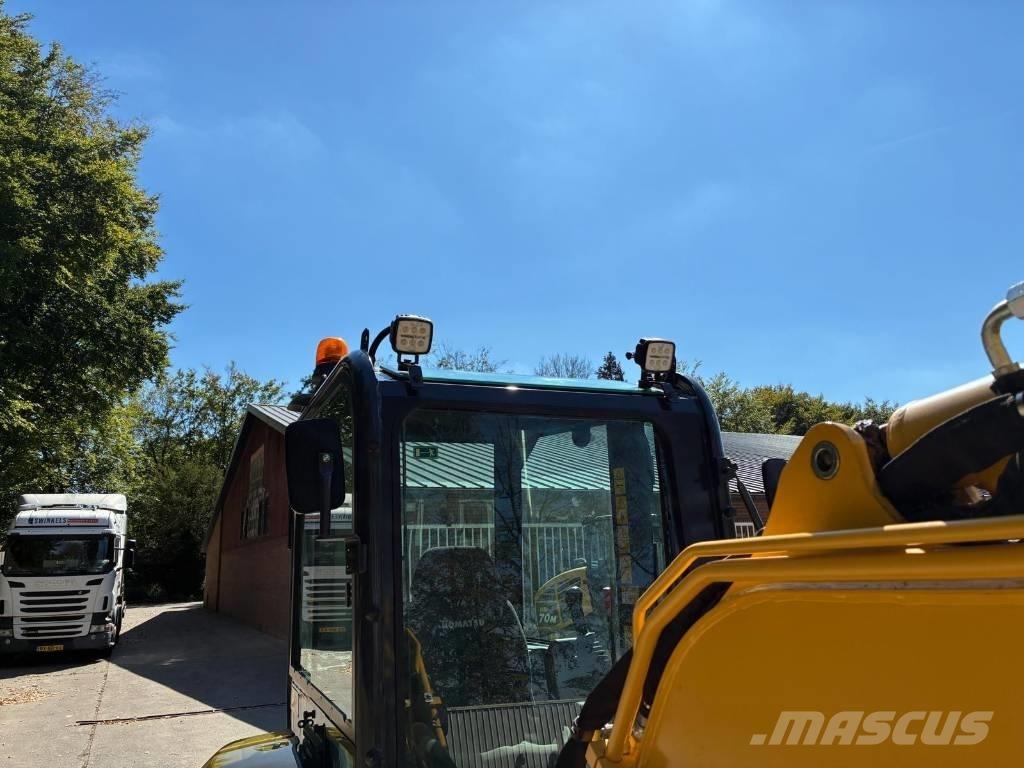 Komatsu PC26MR-5 小型挖掘机