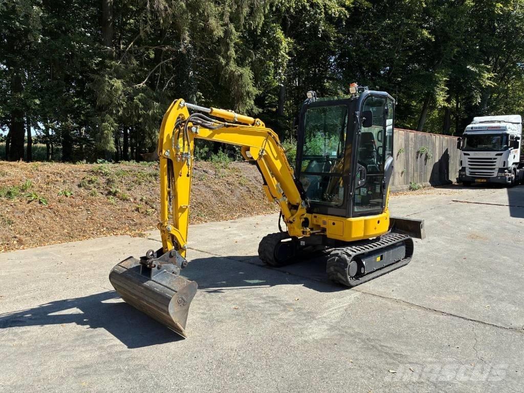 Komatsu PC26MR-5 小型挖掘机