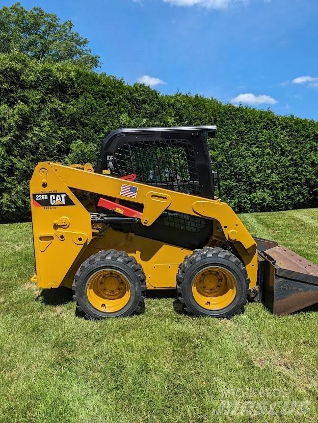 CAT 226 D 滑移装载机