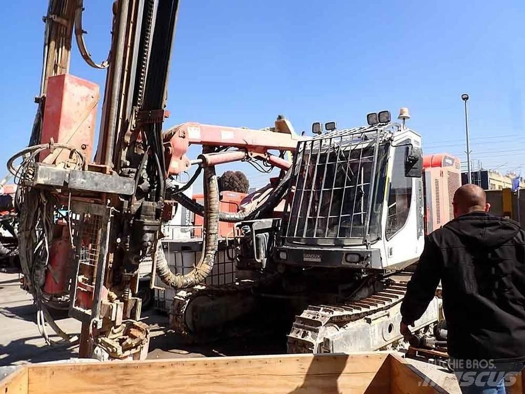 Sandvik DX800 钻孔机