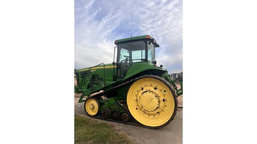 John Deere 8320 T 拖拉机/农用车