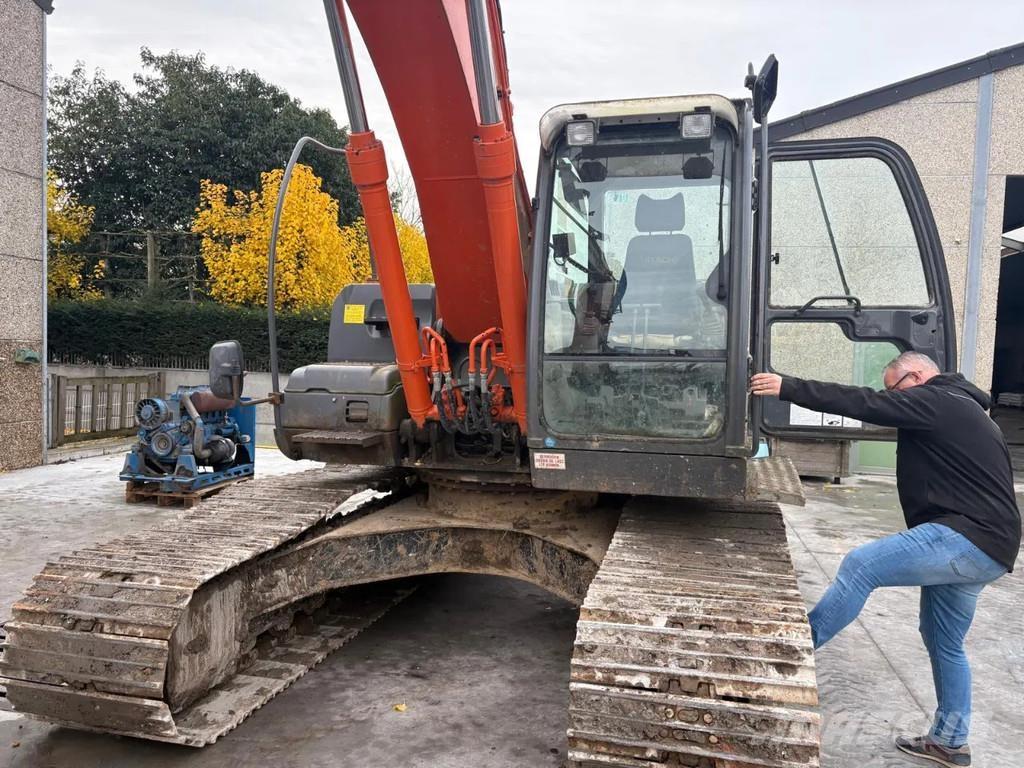 Hitachi ZX210LC-3 履带挖掘机