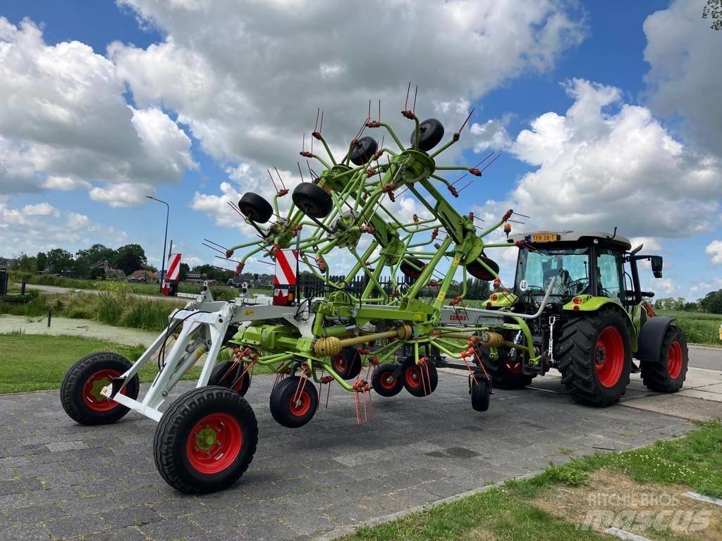 CLAAS Volto 1300 T 犁耙和摊草机