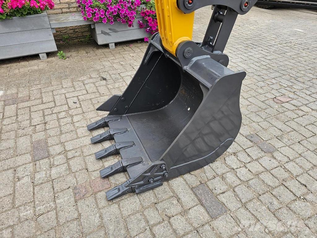 XCMG XE60GA 小型挖掘机