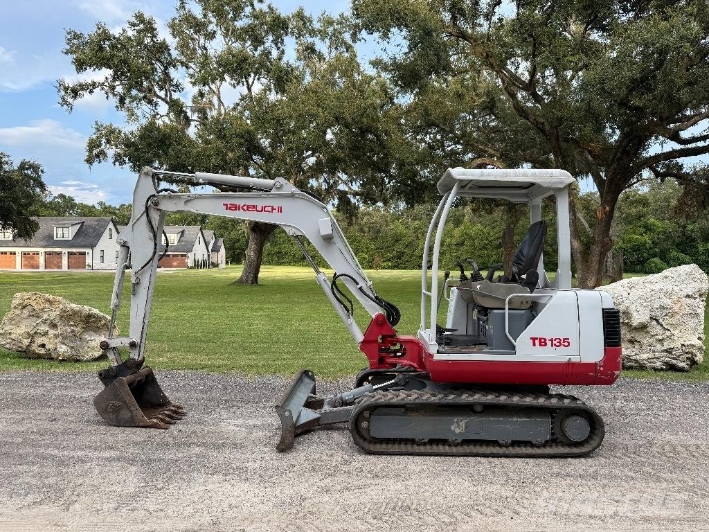 Takeuchi TB 135 小型挖掘机