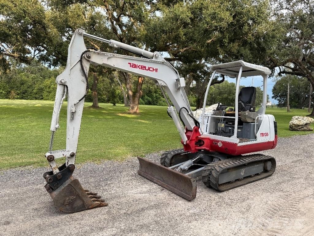 Takeuchi TB 135 小型挖掘机