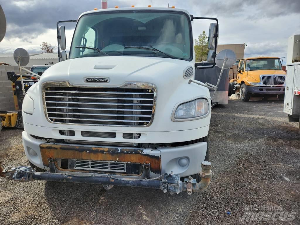 Freightliner M2-106 水罐车