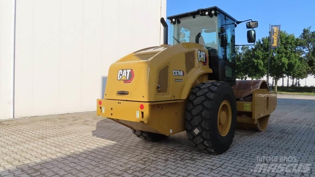 CAT CS74B 单轮压路机