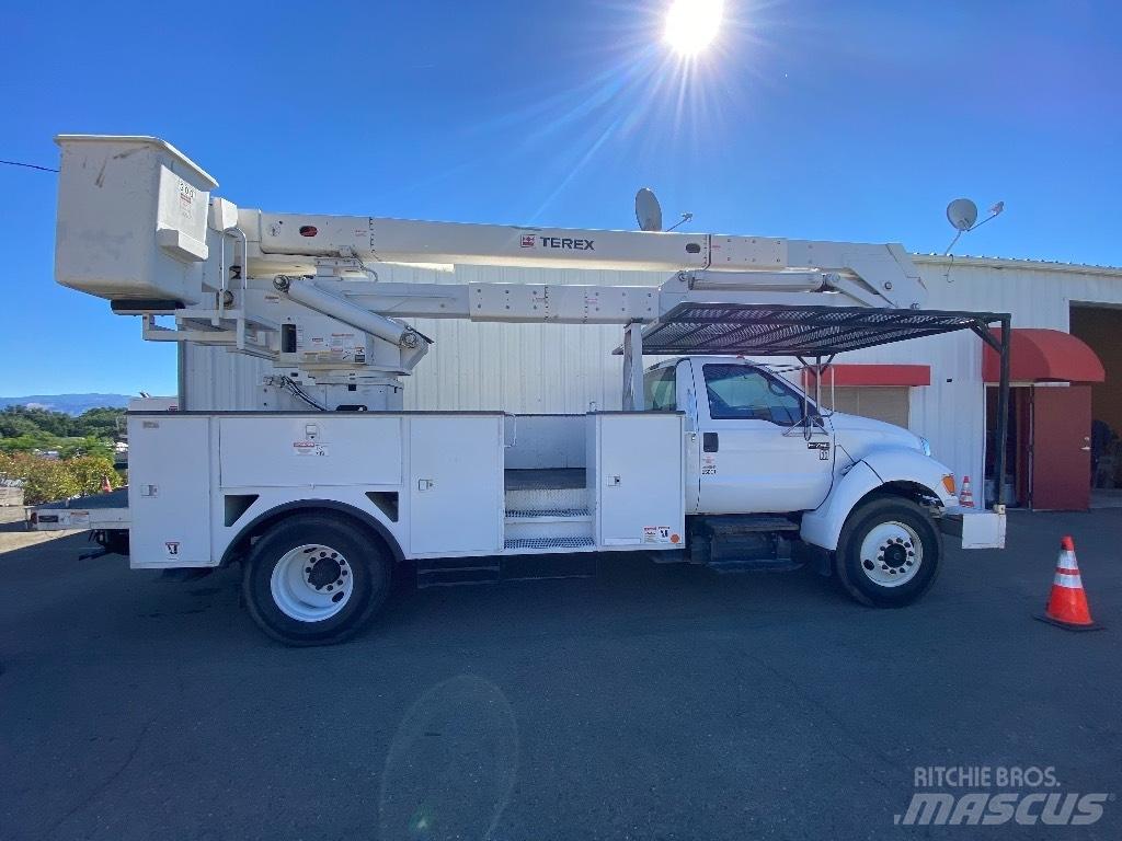 Ford F 750 SD 车载式高空作业车