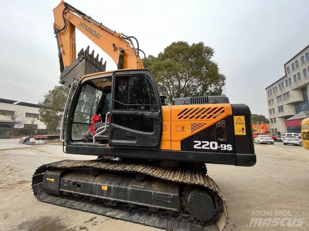 Hyundai R220-9S 轮式挖掘机