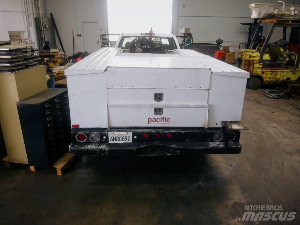Chevrolet 3500 皮卡车