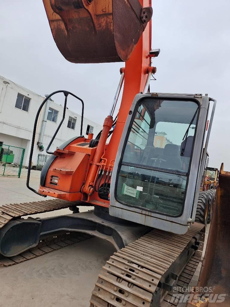 Hitachi ZX 135 US 履带挖掘机
