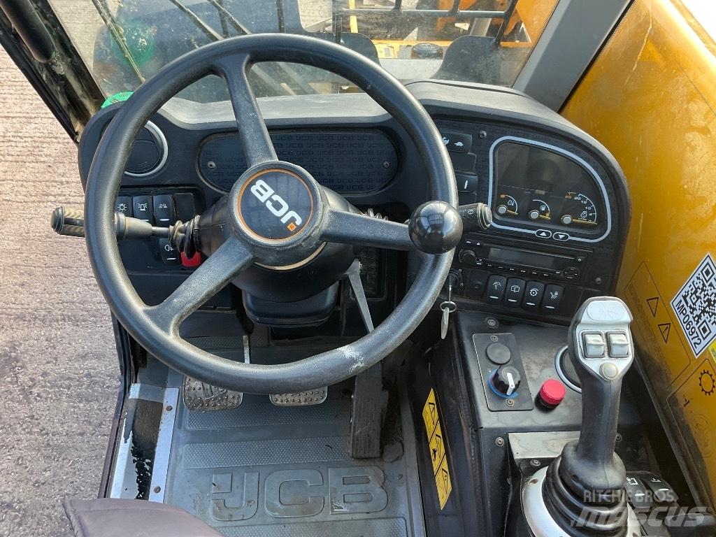 JCB 525-60 伸缩臂叉装车|叉装车
